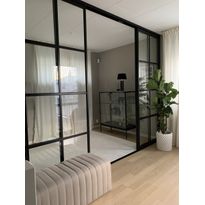 Tilanjakaja/liukuovi Mirror Line Ruudukko musta neljällä ovella, korkea malli, mittatilaus