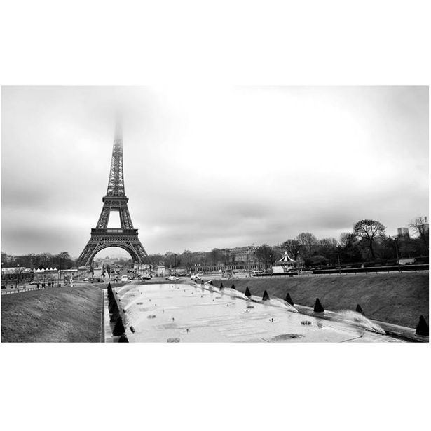 Kuvatapetti Artgeist Paris: Eiffel Tower, 270x450cm