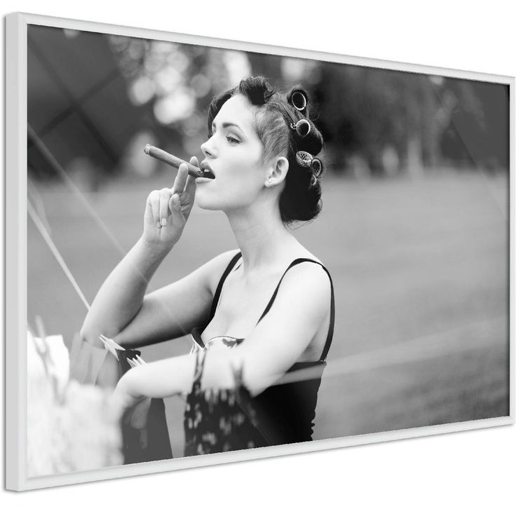 Juliste Artgeist Woman with Cigar, kehyksillä, eri kokoja