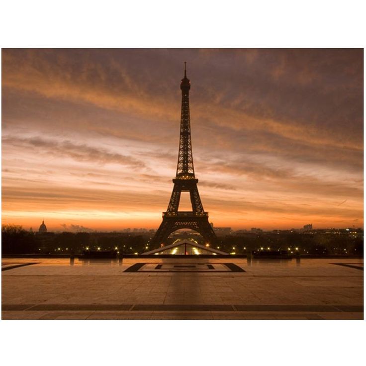 Kuvatapetti Artgeist Eiffel tower aamunkoitteessa, eri kokoja