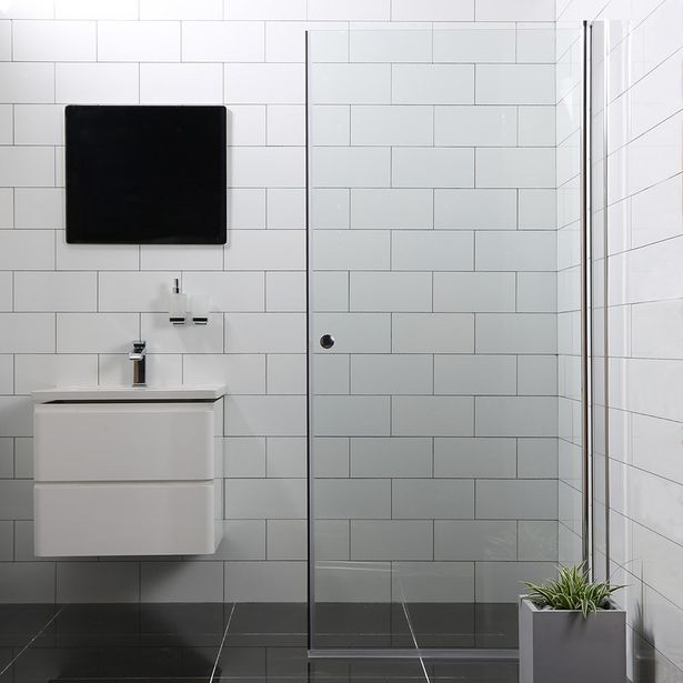 Suihkuovi Bathlife Mångsidig Vital, 700x1900mm, S/P kirkas, Verkkokaupan poistotuote