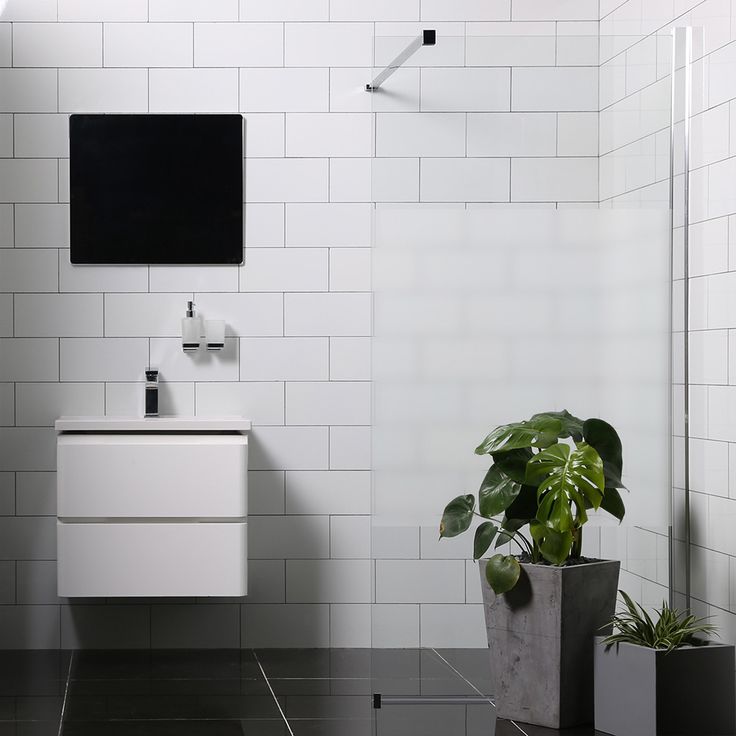 Suihkuseinä Bathlife Mångsidig P/P 700mm suora, osittain himmeä, Verkkokaupan poistotuote