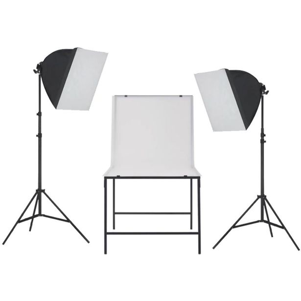 Valokuvastudio/Softbox-valaisinsarja kuvauspöydällä