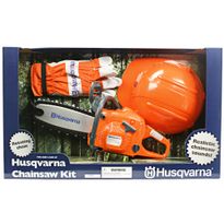 Lelumoottorisaha Husqvarna 440 suojavarusteilla