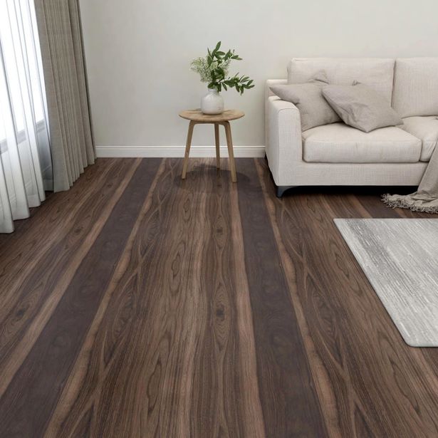 Itsekiinnittyvä lattialankku 55 kpl PVC 5 11 m² tummanruskea