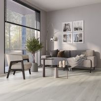 Vinyylilankku Karitma Premium Rigid Vinyl 7015 Silver Oak, vaaleanharmaa, integroitu askeläänieriste