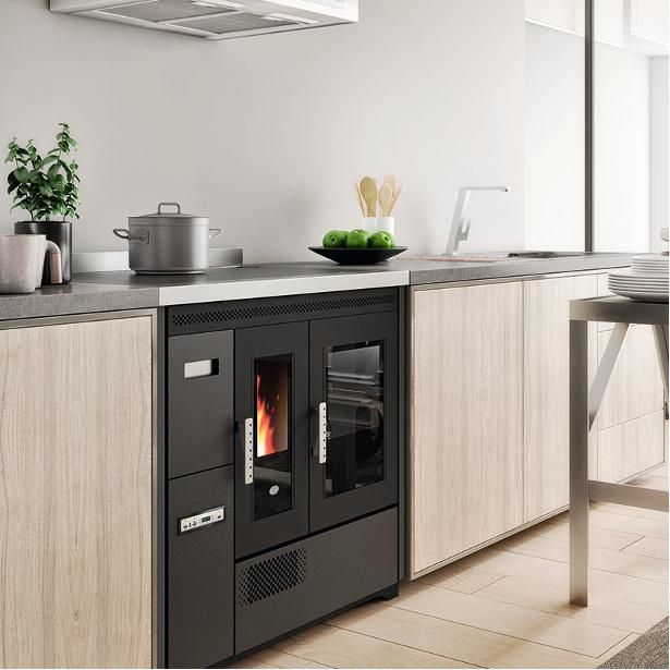 Pellettihella Eva Calòr Enrica 8.6kW, musta