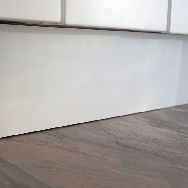 Sokkeli Ideal Keittiöt, 2500x150x13mm, vedenkestävä, mattavalkoinen