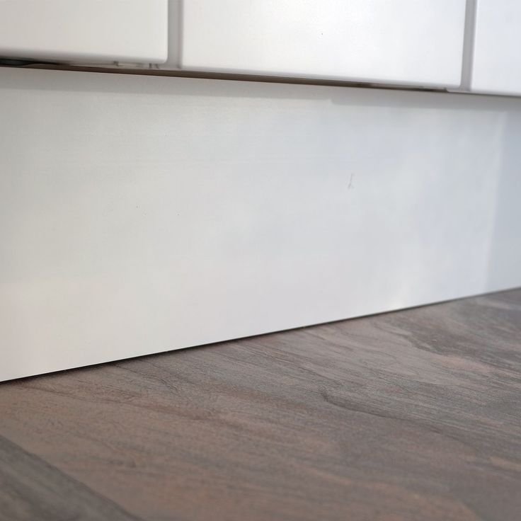 Sokkeli Ideal Keittiöt, 2500x150x13mm, vedenkestävä, mattavalkoinen