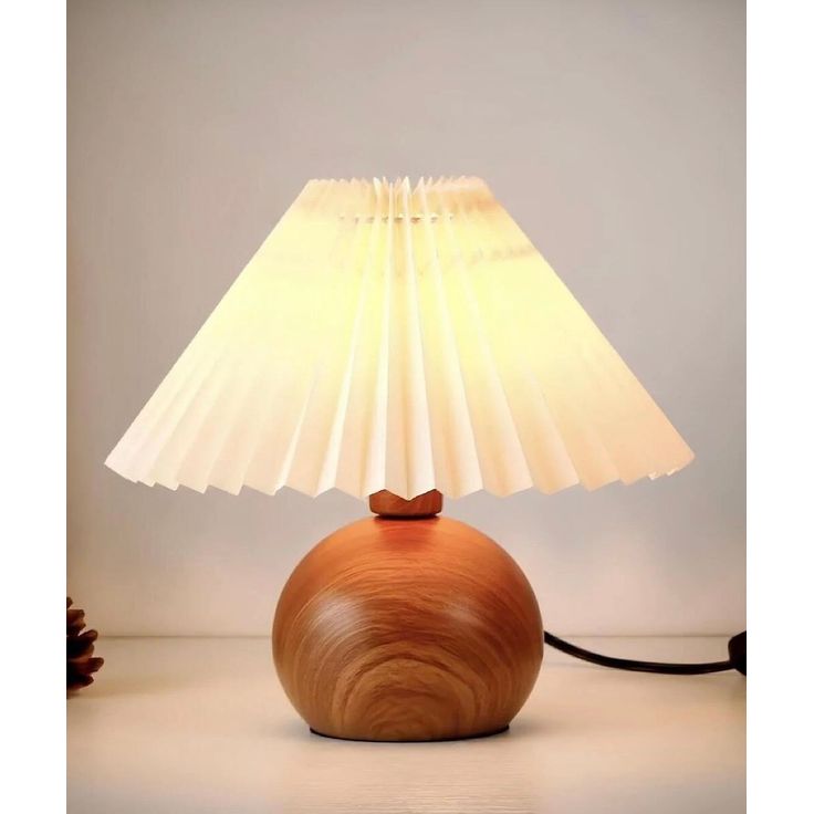 Pöytävalaisin Linento Lighting BRZ-343410, ø10-22cm, E27, max. 40W, IP20, kerma/pähkinä