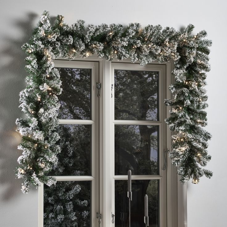 Jouluköynnös Nordic Winter, 270cm, LED-valoilla ja lumella