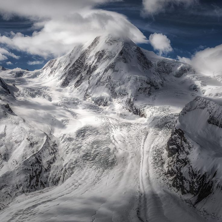Mittatilaustapetti Rebel Walls Cloudy Mountains (R19092)