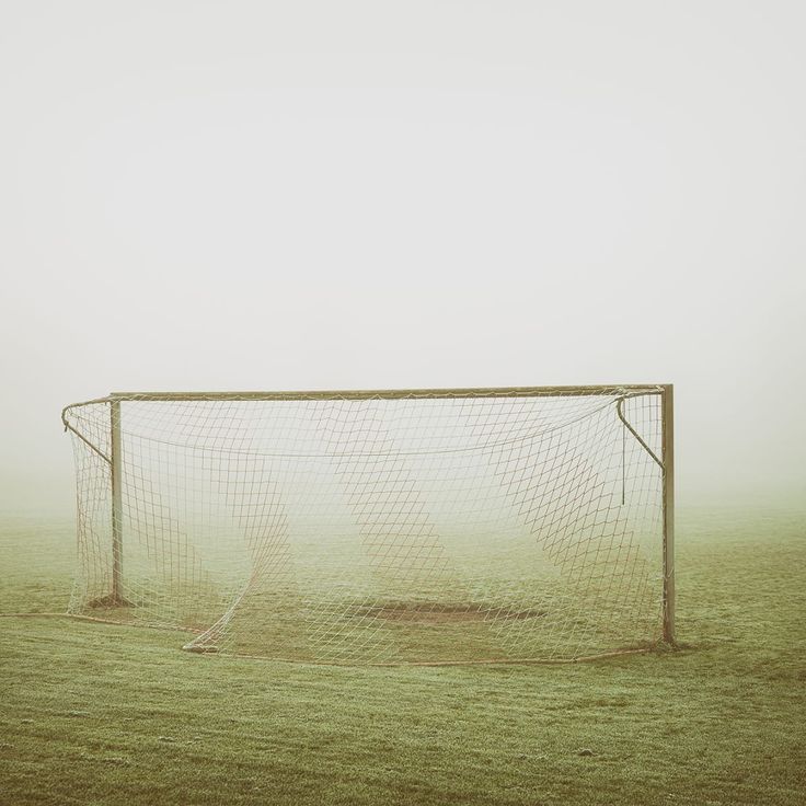 Mittatilaustapetti Rebel Walls Lonely Goal (R19177)