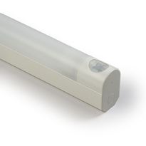 LED-tunnistinvalaisin Ensto Jono AVR66, IP44, 733mm, 10W/840, PIR-tunnistimella ja pistorasialla