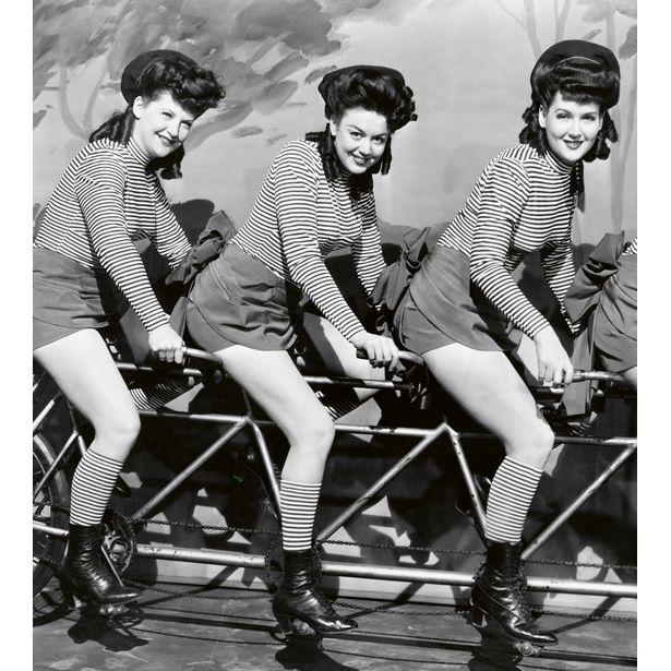 Kuvatapetti Dimex Women In Bicycle, 225x250cm