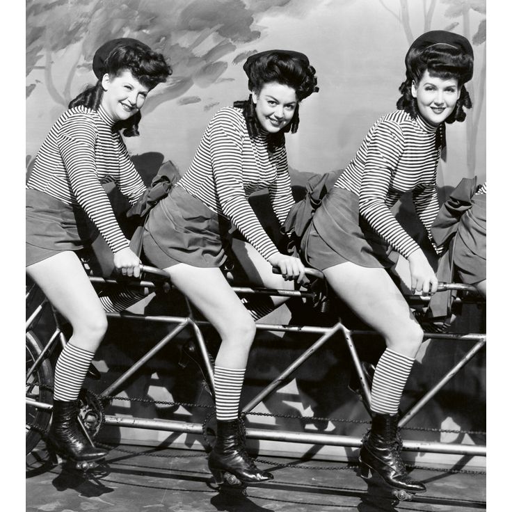 Kuvatapetti Dimex Women In Bicycle, 225x250cm