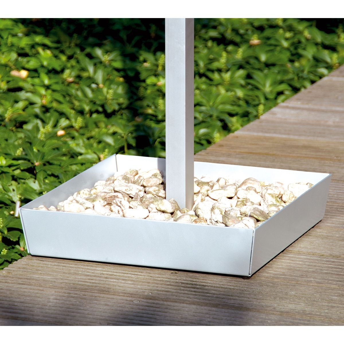 Jalusta Piep Show -lintulaudalle