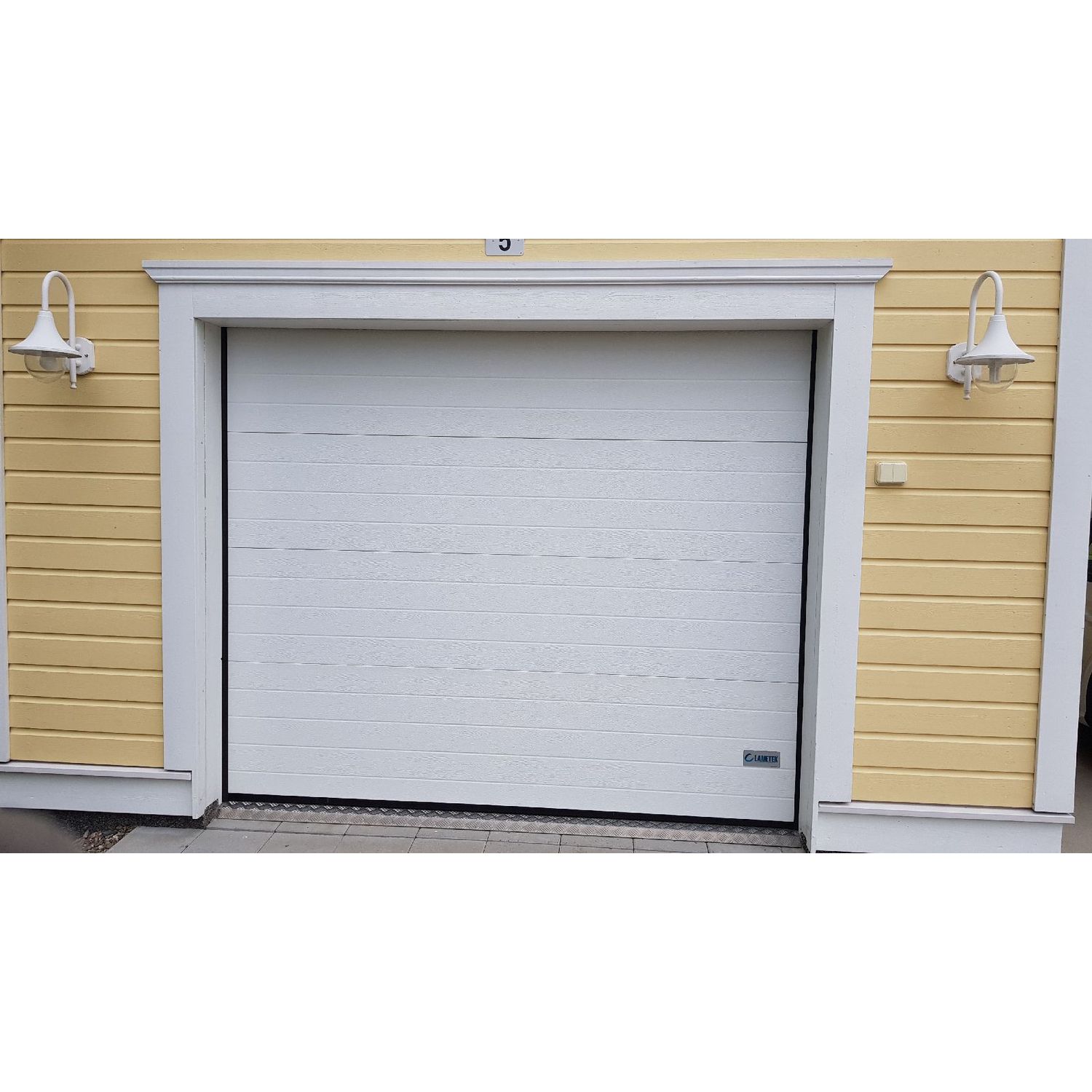 Autotallin mittatilaus nosto-ovi Aarni, leveys 2200-2900 mm