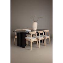 Ruokailuryhmä Venture Home, 220x100x75 cm musta Tyresö-pöytä ja vaalea puu Ven-tuolit.