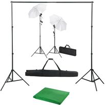 Valokuvastudiosarja taustakankaalla, lampuilla ja varjoilla