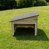 Robottiruohonleikkurin talli AM Robots Alpine Garage, puu