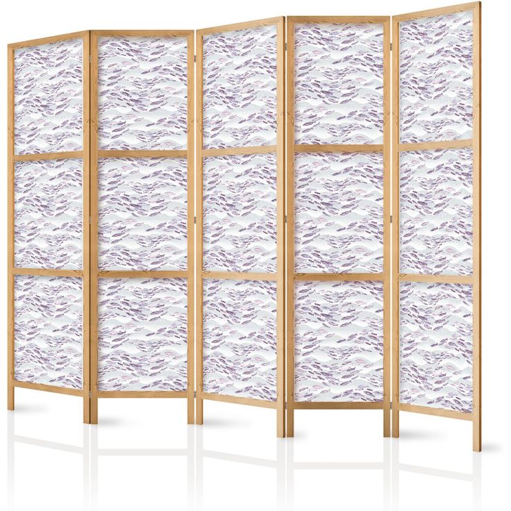 Japanilainen sermi - Fish in Muted Colors - a School of Small Fishes in Light Purple And Delicate Pink Against Grey Waves