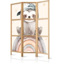 Japanilainen sermi Artgeist Happy Sloth - Sloth in muted colors - wearing a cap - sitting on a rainbow among the stars, eri vaihtoehtoja