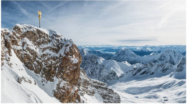 Sisustustarra Artgeist Winter in Zugspitze, 280x490cm