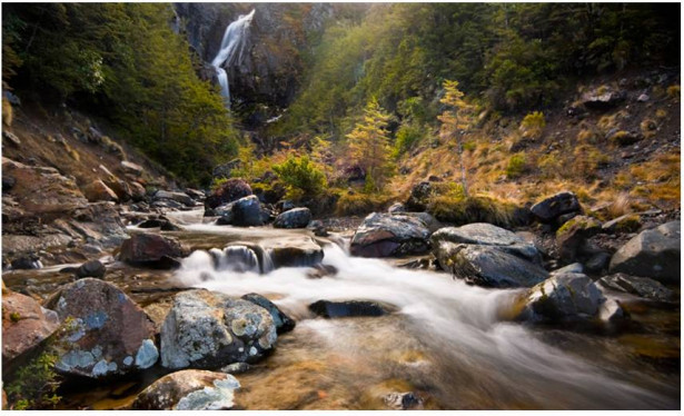 Kuvatapetti Artgeist Ohakune - Waterfalls in New Zealand, 270x450cm