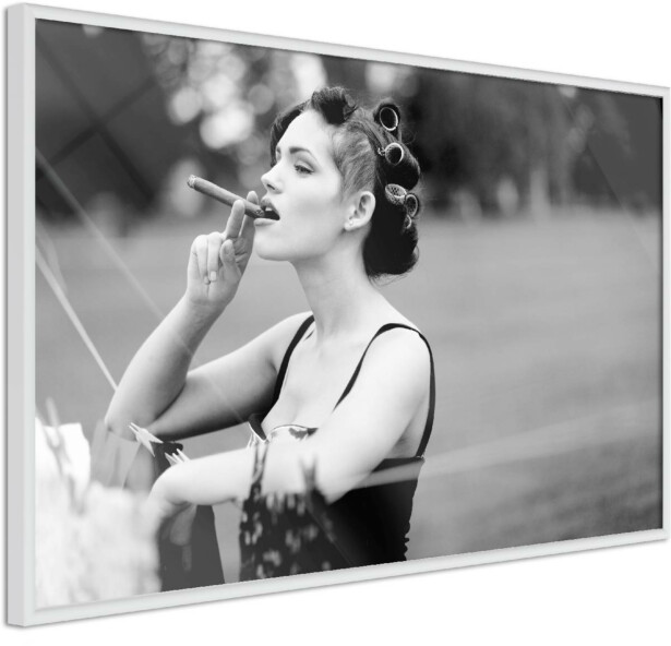 Juliste Artgeist Woman with Cigar, kehyksillä, eri kokoja