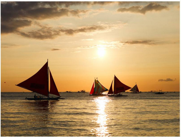 Kuvatapetti Artgeist Sailing boats - sunset, eri kokoja
