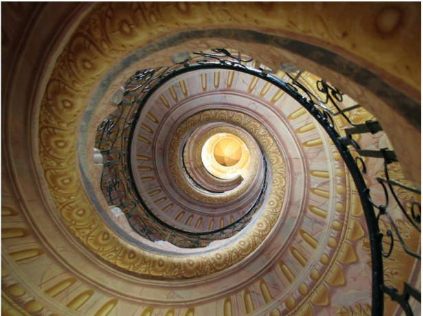 Kuvatapetti Artgeist Decorative spiral stairs, eri kokoja