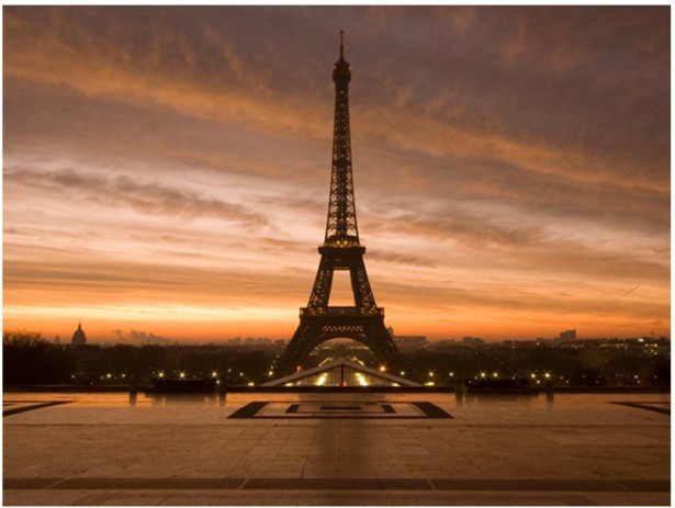 Kuvatapetti Artgeist Eiffel tower aamunkoitteessa, eri kokoja