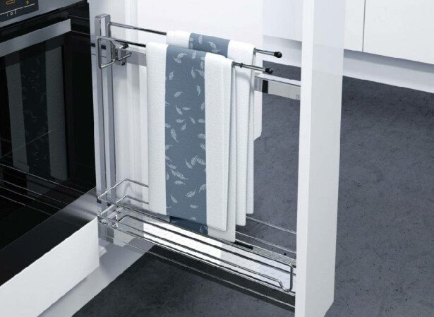 Ulosvedettävä hyllykkö pyyheripustimilla Beslag Design K-150, 150 mm runkoon, kromi