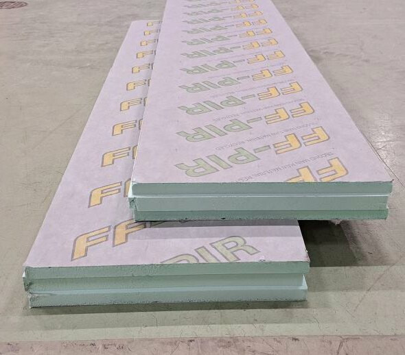 Polyuretaanilevy Finnfoam FF-PIR 100 K600, 520x2600mm, runkolevy