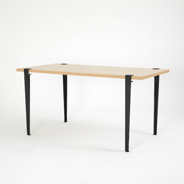 Ruokapöytä Linento Furniture Pineios puu/musta