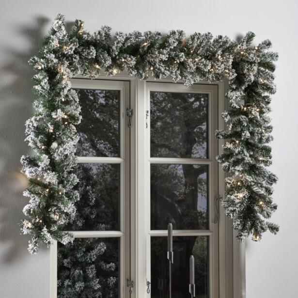 Jouluköynnös Nordic Winter, 270cm, LED-valoilla ja lumella