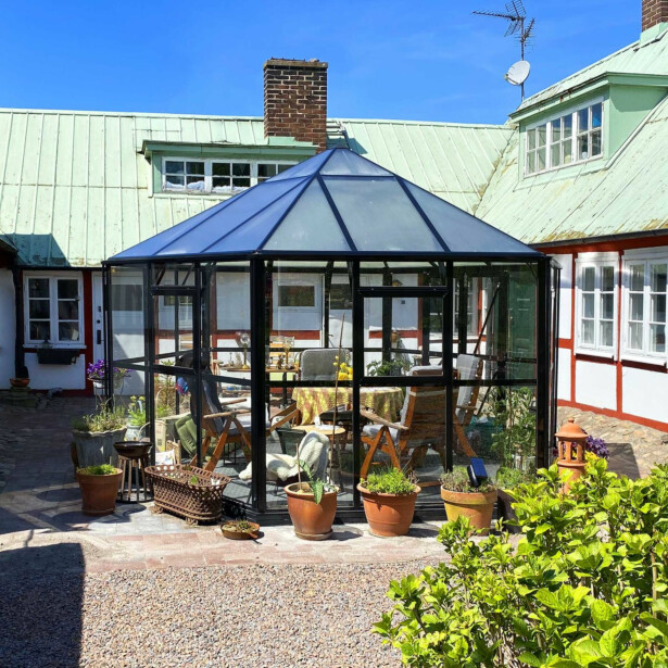 Kasvihuone Metalcraft, 12.6m², 4mm turvalasi, kennolevykatto, musta