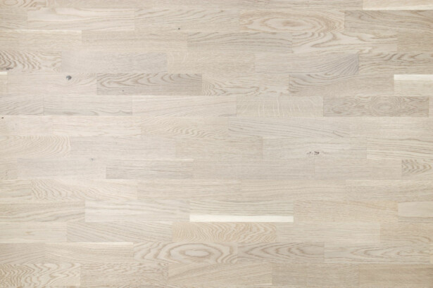 Lautaparketti Baltic Wood Country Tammi, 3-sauva, 13,3mm, valkoinen mattalakattu