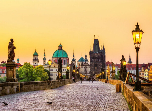 Kuvatapetti A.S. Creation Designwalls Charles Bridge, 350x255cm, keltainen