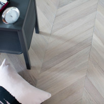 Kalanruotoparketti Nordic Floor Chevron Cloud 45°, tammi