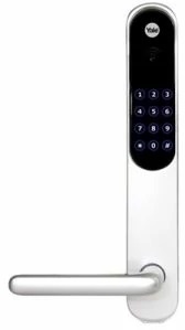 Yale Doorman L3 harmaa älylukko asennettuna (ei sisällä kulkulätkiä)