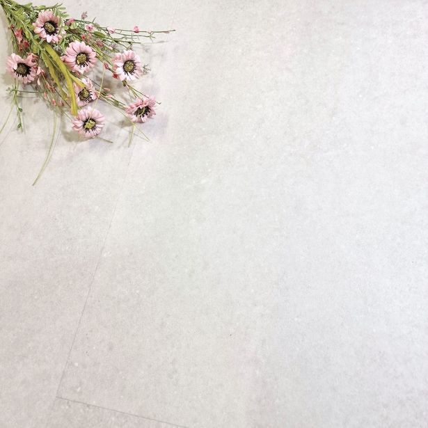 Kivikomposiittivinyylilaatta DomusFlooring Iku-Turson kuukivi, integroitu askeläänieriste