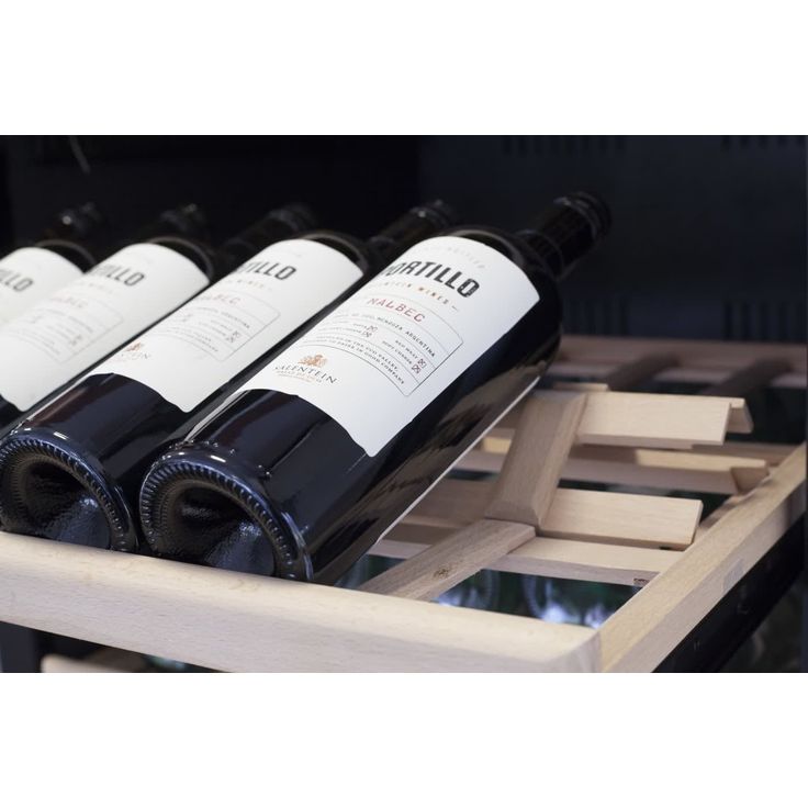 Viinikaapin hylly mQuvée WineExpert 66-viinikaappiin, kallistettava