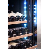 Viinikaapin hylly mQuvée Rail, ulosvedettävä, Velvet 220 -viinikaappiin