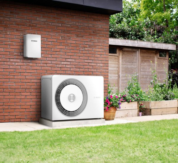 Bosch Compress 5800i AWM 12 ilmavesilämpöpumppu