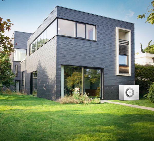 Bosch lämpöpumppu ulkona