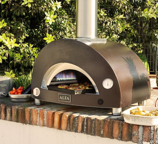 Pizzauuni ulkokäytössä