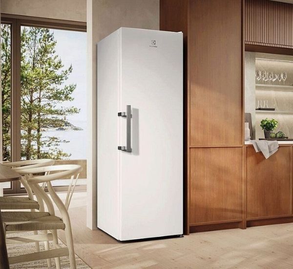 Hiljainen Electrolux jääkaappi