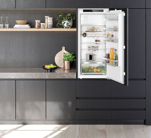 Integroitava Siemens iQ500 jääkaappi pakastelokerolla